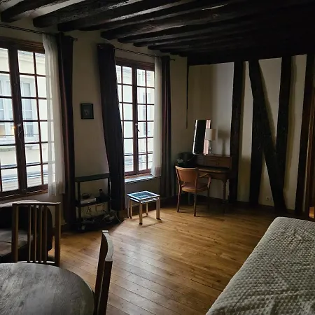 Quiet Two In Le Marais Historic Building Apartmán Paříž