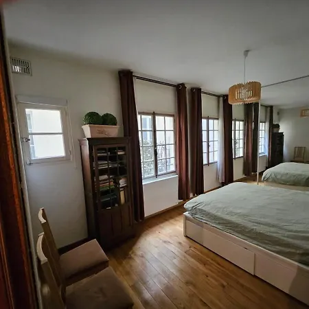 Quiet Two In Le Marais Historic Building * Parijs